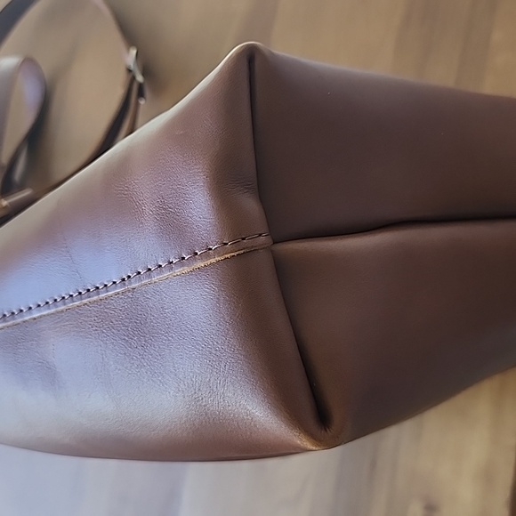 Portland leather crossbody tote - Picture 4 of 13